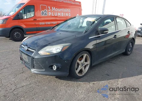 2014 Ford Focus Titanium z USA, uszkodzony, nr VIN 1FADP3J20EL132573